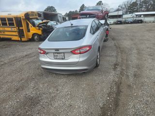 2015 Ford Fusion SE - Exterior Rear Right Corner Image